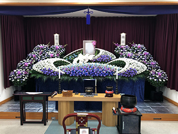 一般葬：花祭壇　70万円～