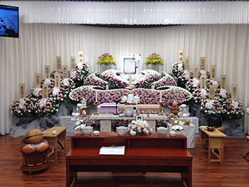 一般葬：花祭壇　90万円～