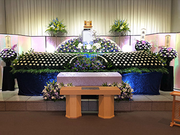 一般葬：花祭壇　95万円～